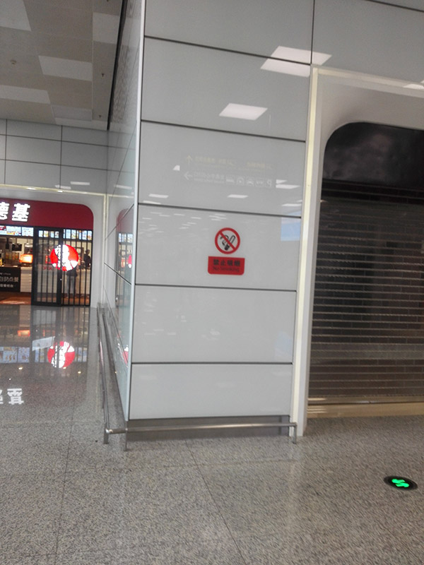 建筑、家具和家電鋼化玻璃油墨在室內(nèi)隔斷上的運(yùn)用